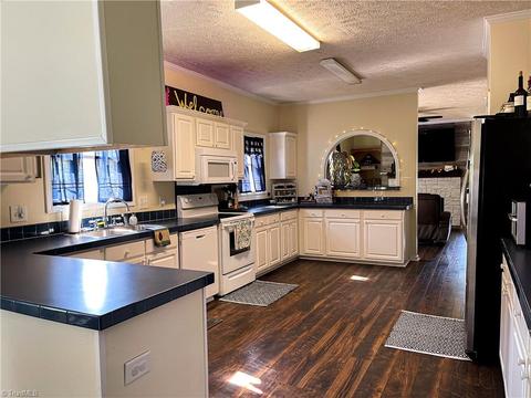 415 Marshall Johnson Rd, Pilot Mountain, NC 27041 photo 8