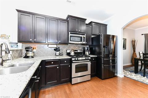 2704 Splitbrooke Dr, High Point, NC 27265 photo 9