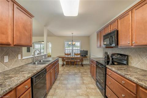654 Chas Ct, High Point, NC 27265 photo 23