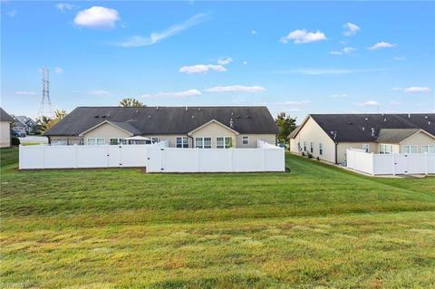 654 Chas Ct, High Point, NC 27265 photo 30