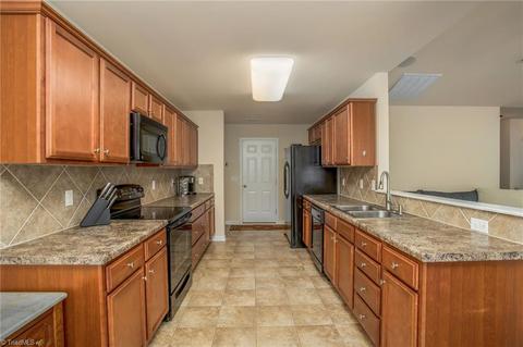654 Chas Ct, High Point, NC 27265 photo 20