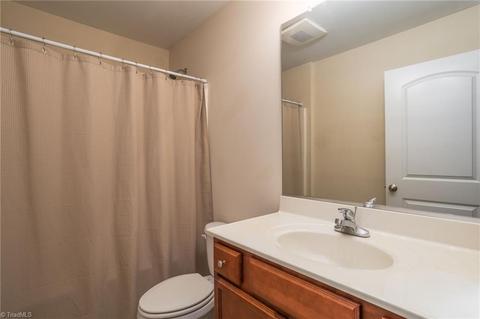 654 Chas Ct, High Point, NC 27265 photo 11