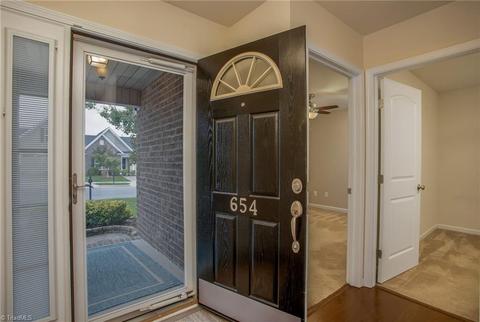 654 Chas Ct, High Point, NC 27265 photo 7