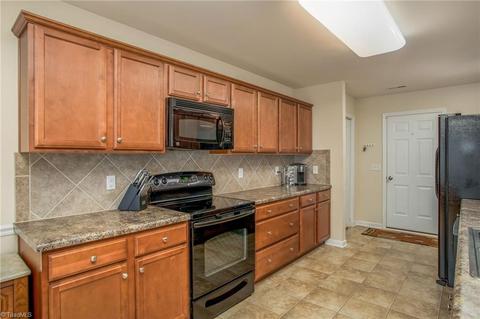 654 Chas Ct, High Point, NC 27265 photo 21