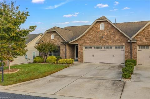 654 Chas Ct, High Point, NC 27265 photo 3