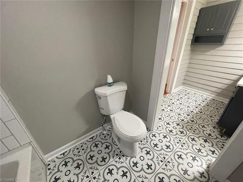 404 Cable St, High Point, NC 27260 photo 9
