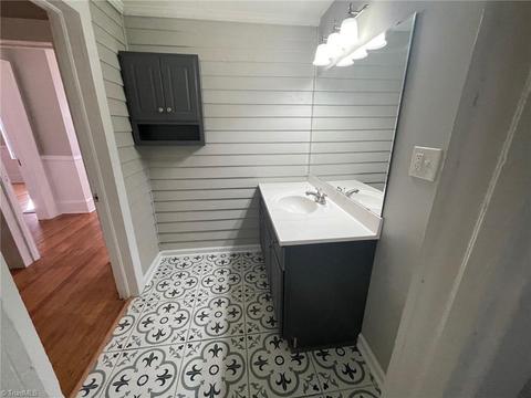 404 Cable St, High Point, NC 27260 photo 8