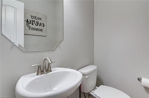 2421 Bearded Iris Ln, High Point, NC 27265 photo 4