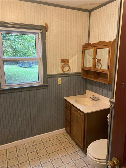 135 Moncus Ln, State Road, NC 28676 photo 8