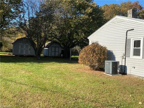 135 Moncus Ln, State Road, NC 28676 photo 2