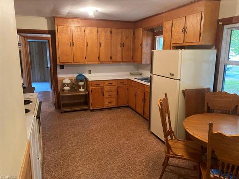135 Moncus Ln, State Road, NC 28676 photo 4