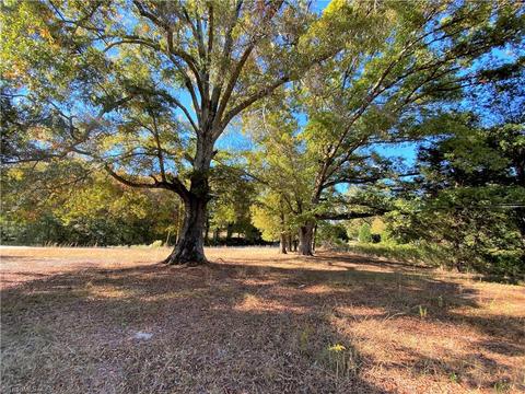 151 Cardinal Rd, Madison, NC 27025 photo 3
