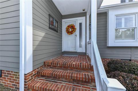 502 Harrogate Ct, High Point, NC 27262 photo 2