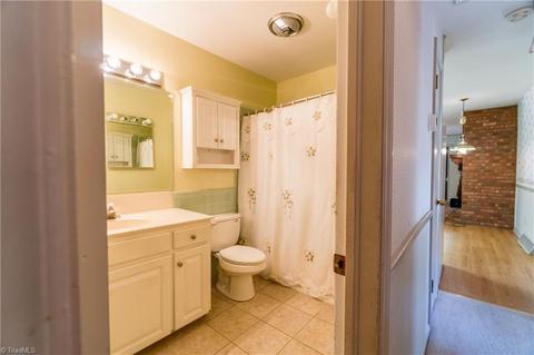 2310 Hemlock Dr, High Point, NC 27265 photo 18