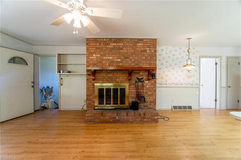 2310 Hemlock Dr, High Point, NC 27265 photo 9