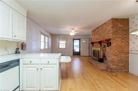 2310 Hemlock Dr, High Point, NC 27265 photo 12
