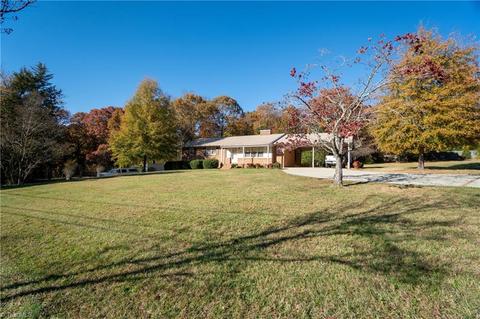 2310 Hemlock Dr, High Point, NC 27265 photo 3