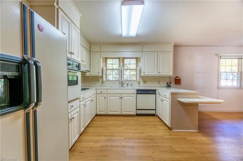 2310 Hemlock Dr, High Point, NC 27265 photo 10