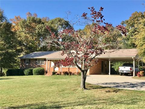 2310 Hemlock Dr, High Point, NC 27265 photo 2