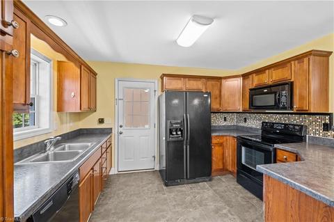 241 Whitehurst Ln, Lowgap, NC 27024 photo 5