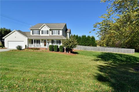 111 Montclair Dr, Advance, NC 27006 photo 4