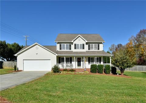 111 Montclair Dr, Advance, NC 27006 photo 2