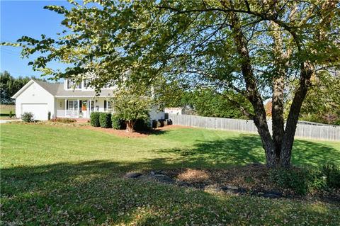 111 Montclair Dr, Advance, NC 27006 photo 3