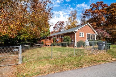 811 Main St, Elkin, NC 28621 photo 4