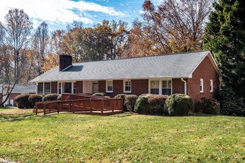 811 Main St, Elkin, NC 28621 photo 2