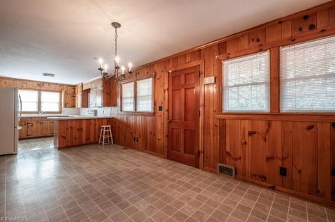 811 Main St, Elkin, NC 28621 photo 8