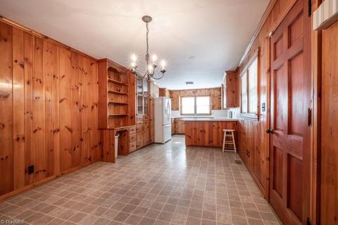 811 Main St, Elkin, NC 28621 photo 9