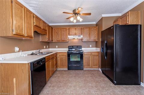 3164 Windchase Ct, High Point, NC 27265 photo 4
