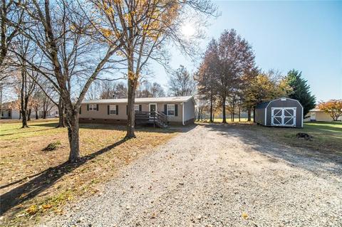 238 E Memorial Hwy, Harmony, NC 28634 photo 2