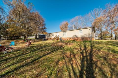 238 E Memorial Hwy, Harmony, NC 28634 photo 5