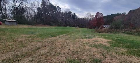 3082 Rockford Rd, Dobson, NC 27017