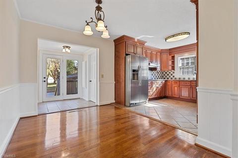 1007 Pine Circle Dr, High Point, NC 27265 photo 9