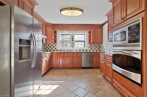1007 Pine Circle Dr, High Point, NC 27265 photo 10
