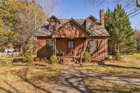 1007 Pine Circle Dr, High Point, NC 27265 photo 2