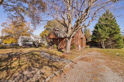 1007 Pine Circle Dr, High Point, NC 27265 photo 4