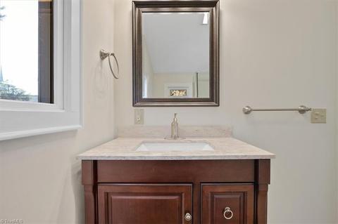 1007 Pine Circle Dr, High Point, NC 27265 photo 16