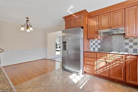 1007 Pine Circle Dr, High Point, NC 27265 photo 12