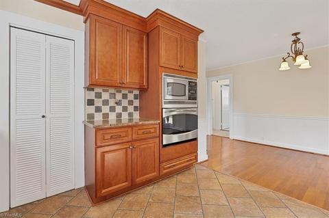 1007 Pine Circle Dr, High Point, NC 27265 photo 13