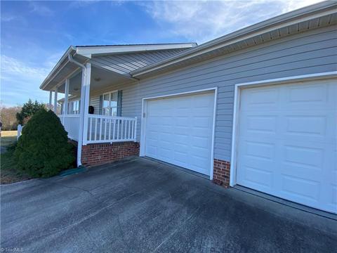 640 Saddlebred Loop, Stokesdale, NC 27357 photo 5