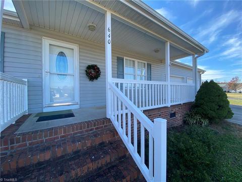640 Saddlebred Loop, Stokesdale, NC 27357 photo 4