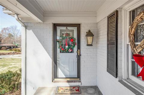 1506 Pinehurst Dr, High Point, NC 27262 photo 3
