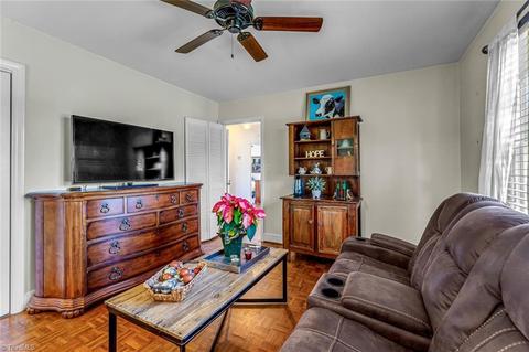 1506 Pinehurst Dr, High Point, NC 27262 photo 13