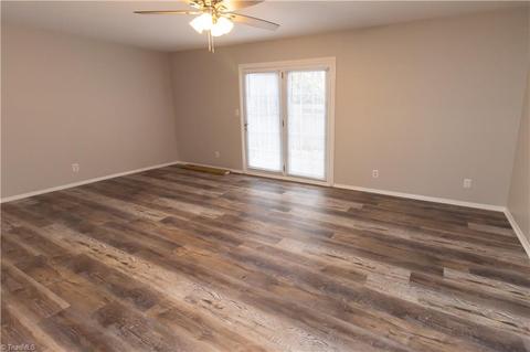 2217 Shadow Valley Rd, High Point, NC 27265 photo 9