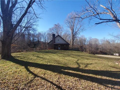 409 Colbert Rd, Traphill, NC 28685 photo 2