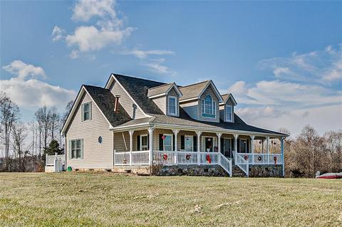 5692 Rolling Meadows Rd, Randleman, NC 27317 photo 2
