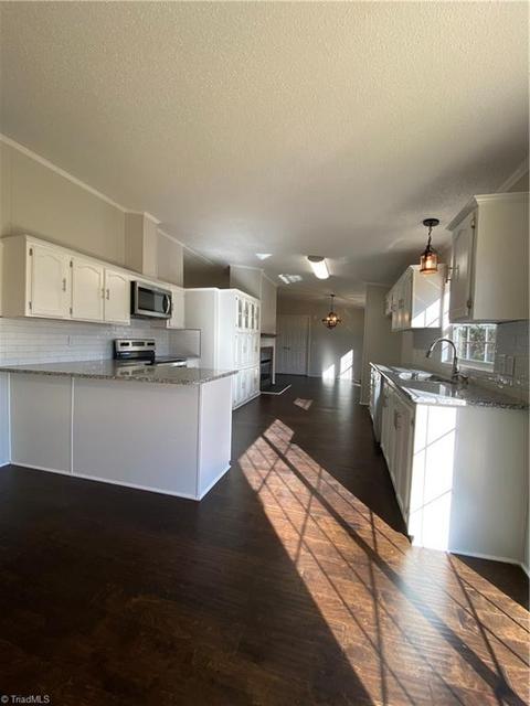 1105 Phillips Mill Rd, Pinnacle, NC 27043 photo 10